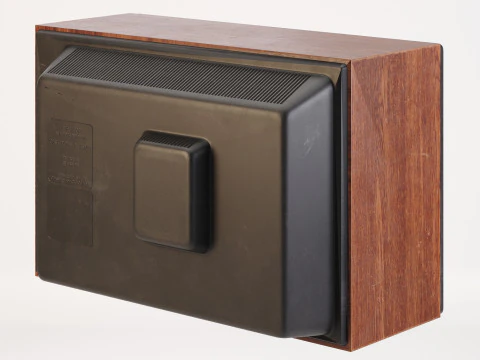 Um antigo aparelho de TV sovi&eacute;tico Modelo 3D