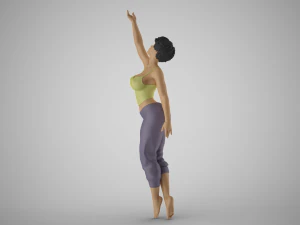 女孩试图到达 3D 打印模型