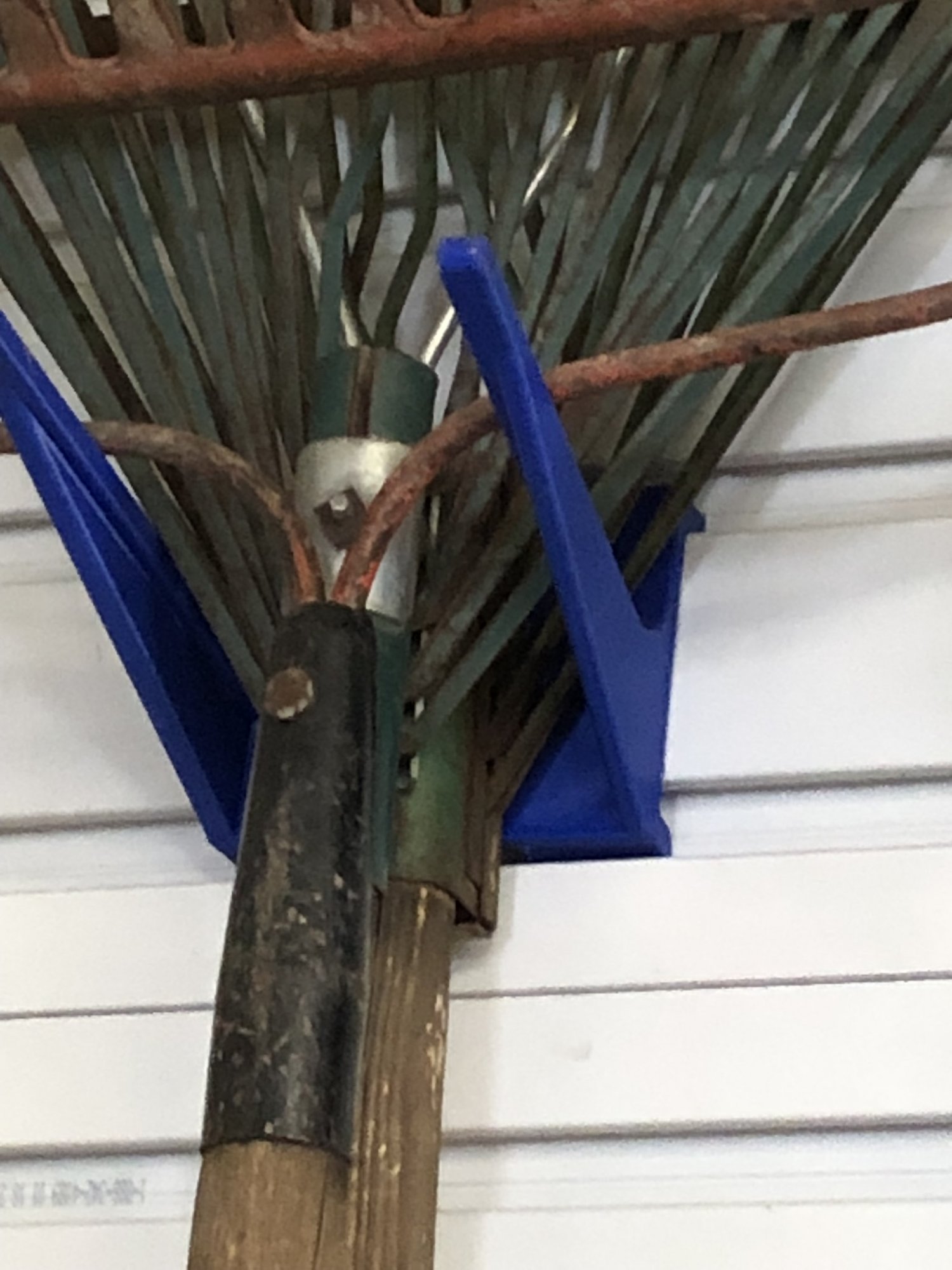 Rake holder clearance