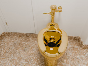 Van Gogh Solomon R Guggenheim Museum - Donald Trump Golden Toilet 3D Model