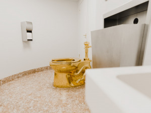 Van Gogh Solomon R Guggenheim Museum - Donald Trump Golden Toilet 3D Model