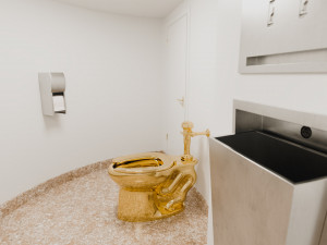 Van Gogh Solomon R Guggenheim Museum - Donald Trump Golden Toilet 3D Model