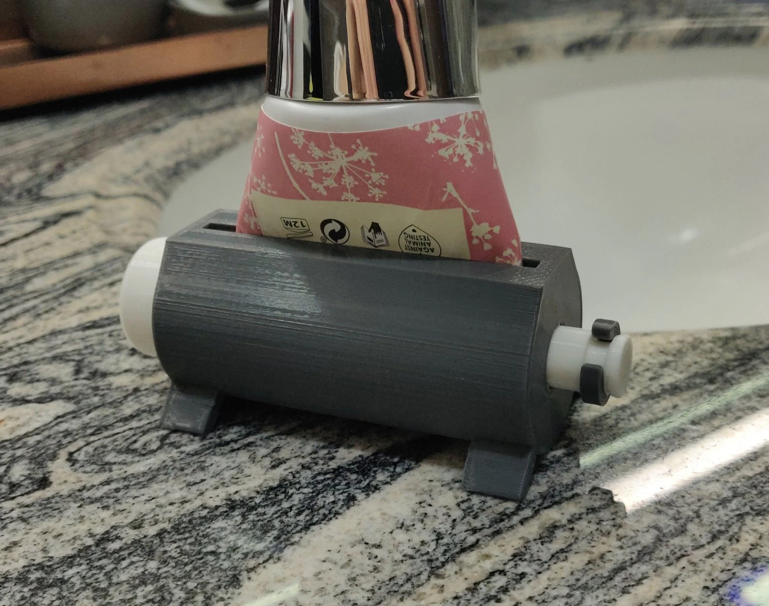 TOOTHPASTE SUPPORT AND SQUEEZER 3D Print Model .c4d .max .obj .3ds .fbx .stl .blend 