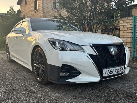 Side linings on the front bumper of Toyota Crown 2017 3D Model