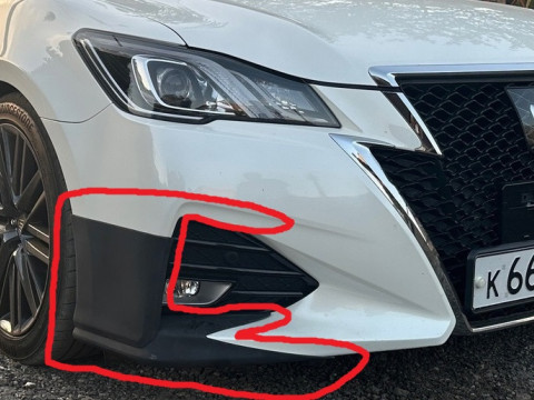 Side linings on the front bumper of Toyota Crown 2017 3D Model