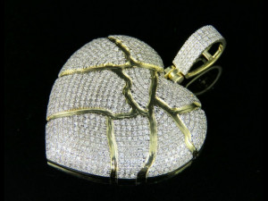 BROKEN HEART DIAMOND PENDANT 3Dプリントモデル