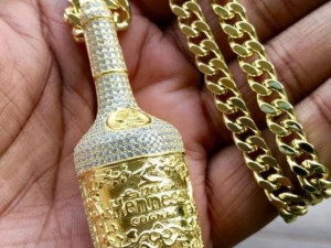 HENNESSY WHISKY WINE BOTTLE DIAMOND PENDANT 3Dプリントモデル