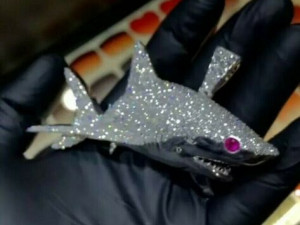 SHARK DIAMOND PENDANT 3D प्रिंट मॉडल