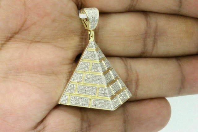 EGYPTIAN PYRAMID DIAMOND PENDANT Modèles 3D en vedette .c4d .max .obj .3ds .fbx .stl .blend 