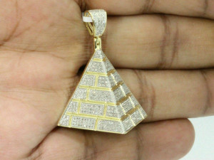 EGYPTIAN PYRAMID DIAMOND PENDANT Modèles 3D en vedette