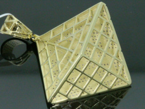 EGYPTIAN PYRAMID DIAMOND PENDANT Modèles 3D en vedette