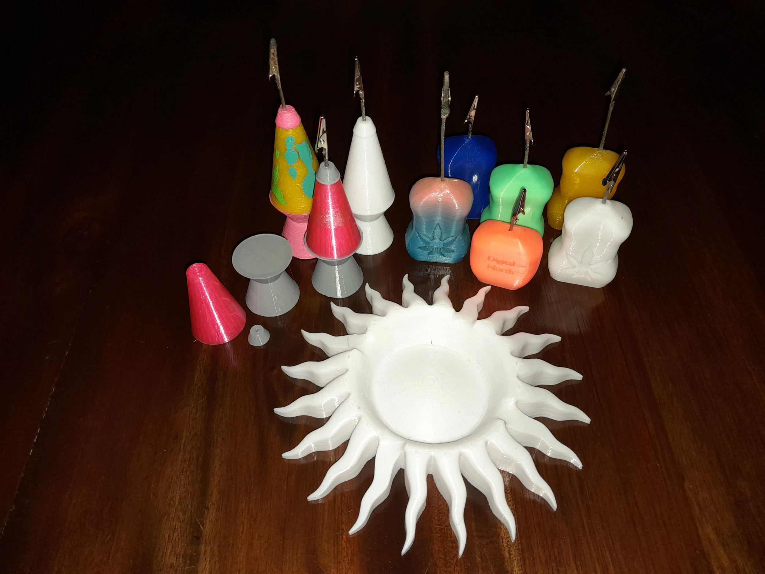 Klipsy na płocie i popielniczka Model do druku 3D .c4d .max .obj .3ds .fbx .stl .blend 