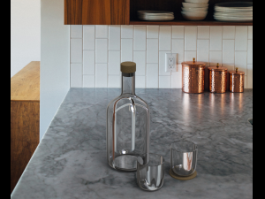 Glass bottle and glasses Modelo 3D