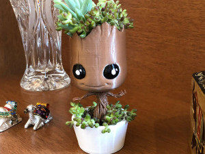 Groot Baby Cartoon Pot Modèles 3D en vedette