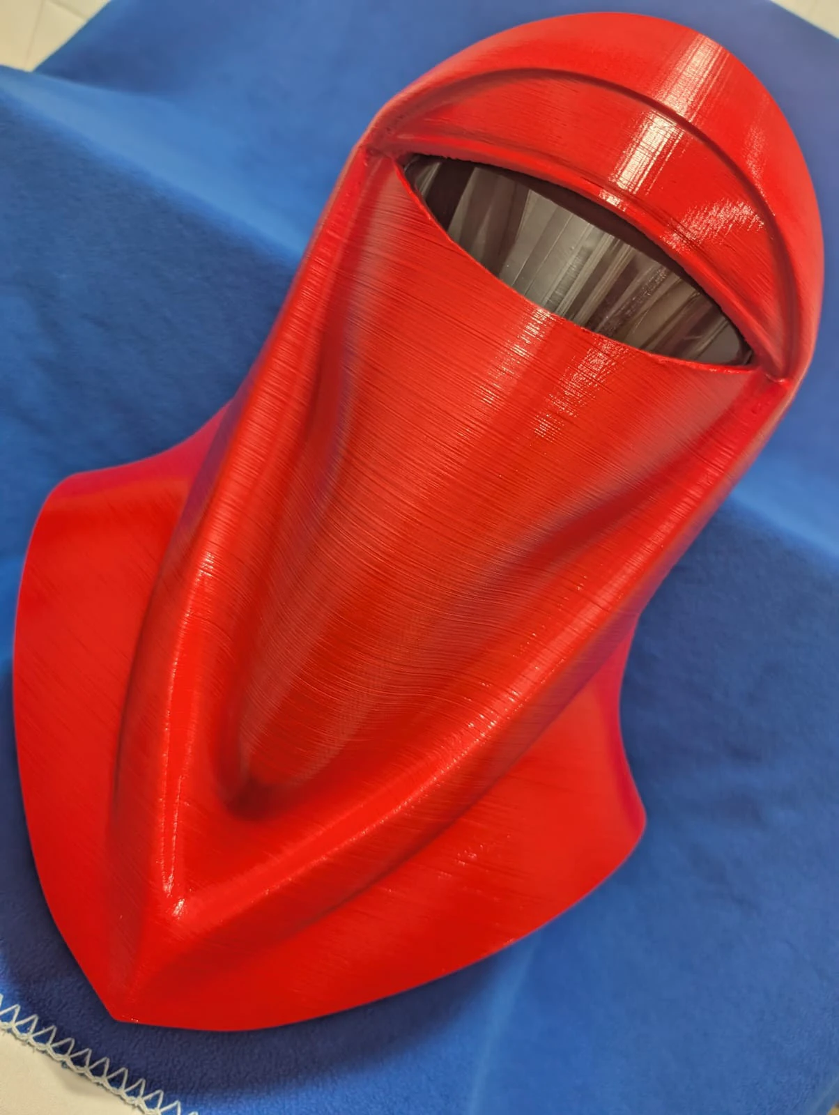 Casco guardin rojo star wars cosplay con base 3D Print Model .c4d .max .obj .3ds .fbx .stl .blend 