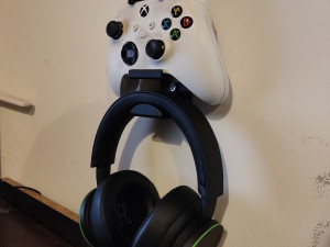 XBOX ONESERIES CONTROLLER HOLDER PLUS HEADPHONES 3Dプリントモデル