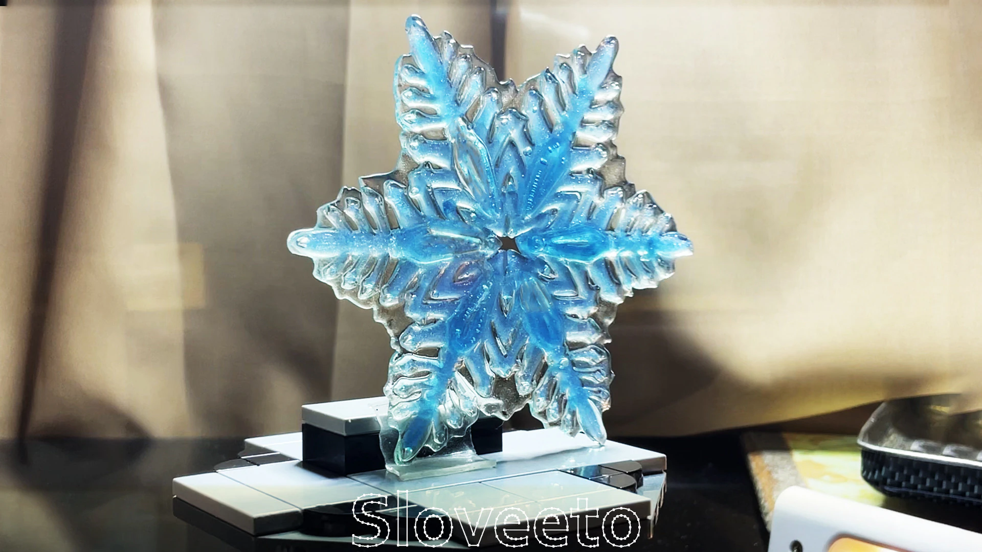 Flocon de neige transparent avec un design creux complexe &ndash; Parfait pour l'impression 3D SLA et la d&eacute;coration hivernale. Modèles 3D en vedette .c4d .max .obj .3ds .fbx .stl .blend 