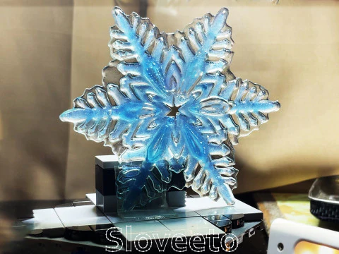 Flocon de neige transparent avec un design creux complexe &ndash; Parfait pour l'impression 3D SLA et la d&eacute;coration hivernale. Modèles 3D en vedette
