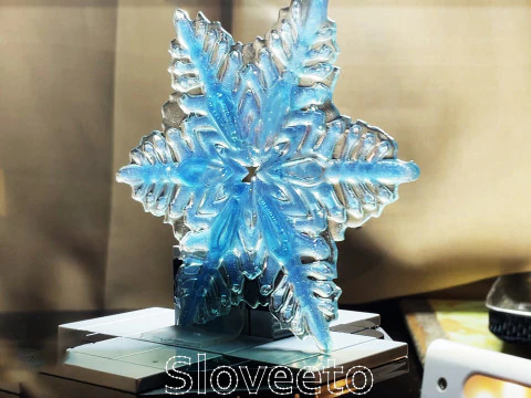 Flocon de neige transparent avec un design creux complexe &ndash; Parfait pour l'impression 3D SLA et la d&eacute;coration hivernale. Modèles 3D en vedette