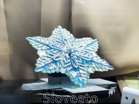 Flocon de neige transparent avec un design creux complexe &ndash; Parfait pour l'impression 3D SLA et la d&eacute;coration hivernale. Modèles 3D en vedette