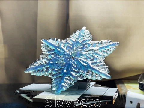 Flocon de neige transparent avec un design creux complexe &ndash; Parfait pour l'impression 3D SLA et la d&eacute;coration hivernale. Modèles 3D en vedette
