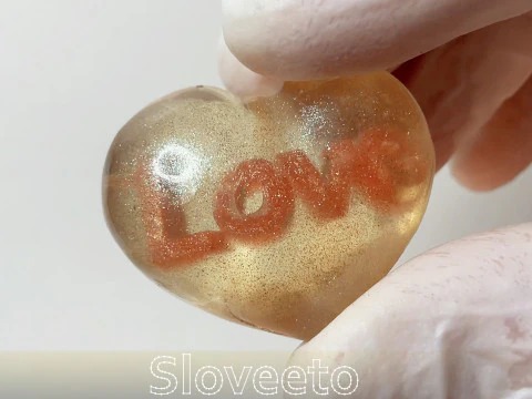 FIGURINE COEUR TRANSPARENTE AVEC INSCRIPTION AMOUR INT&Eacute;RIEUR Modèles 3D en vedette
