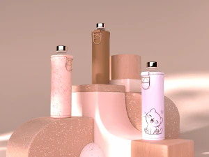 Botella de agua con funda de cuero Modelo 3D