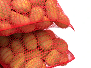 Ziemniaki w czerwonych workach jutowych na palecie Model 3D