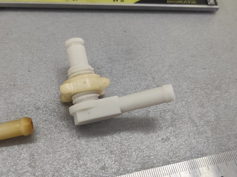 Fuel line connector for the Toyota Land Cruiser 100 series Modèles 3D en vedette