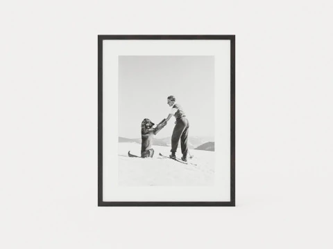 Em turn&ecirc; - 80 x 100 - Fotografia em preto e branco impressa em papel fotogr&aacute;fico paspatour com moldura preta Modelo 3D