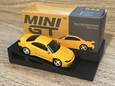 Tampilan mobil die cast MiniGT Model Cetak 3D