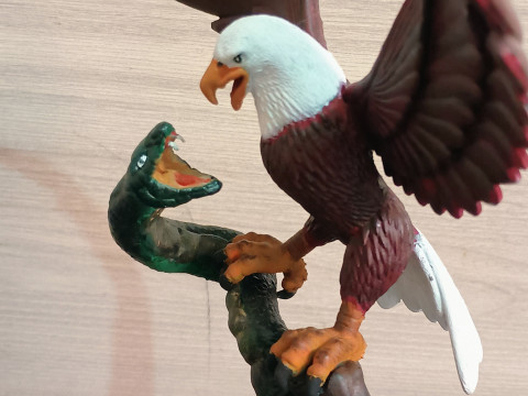 EAGLE VS SNAKE Modelo de Impressão 3D