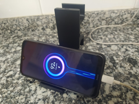 Mobile phone support and charger Model Cetak 3D