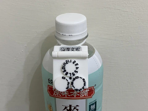 Gepersonaliseerde PET-fles naamplaatje met verstelbare datumwijzerplaten 3D printmodel