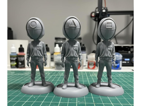 Набір тривимірної STL-моделі Squid Game Guard з базовим колом і квадратним трикутником 3D Принт Модель