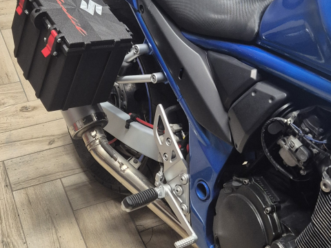 Small motorcycle trunks mounted on sets Suzuki GSF 650 Bandit 3D Print Model