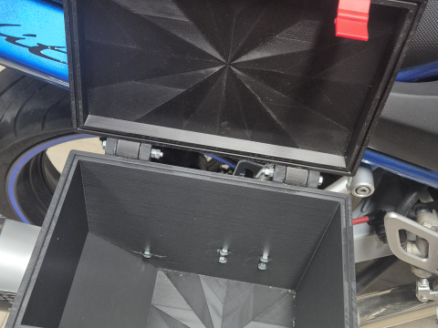 Small motorcycle trunks mounted on sets Suzuki GSF 650 Bandit 3D Print Model