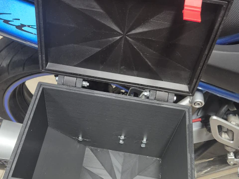Small motorcycle trunks mounted on sets Suzuki GSF 650 Bandit 3D Print Model