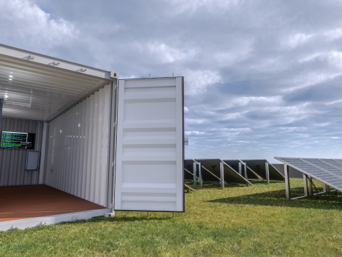 Güneş Panelli Madencilik Çiftliği Konteyneri 3D Model