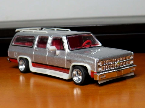 Kit carrozzeria Greenlight Chevrolet Suburban e accessori per il tetto 1-64 Modello di stampa 3D
